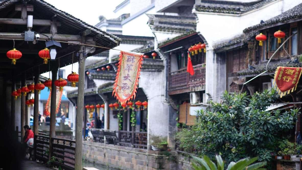 逃离违建房屋9